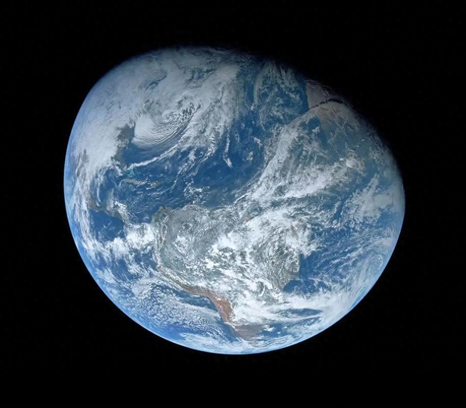 九游-地球悬浮在太空中，没有任何支撑，为什么不会“掉”下去？